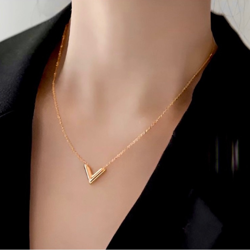 Gold V necklace